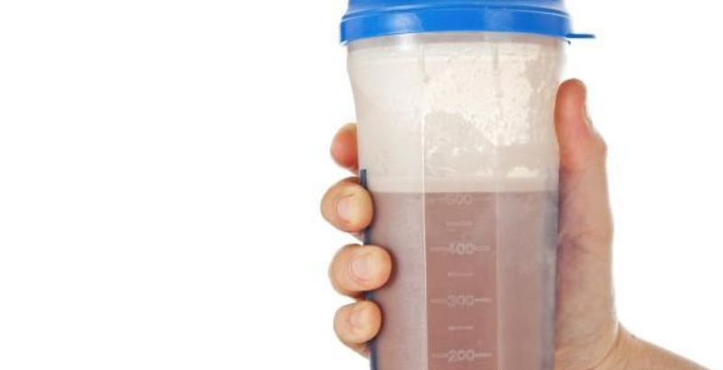 Trộn whey với sữa tươi có làm tăng lượng protein?
