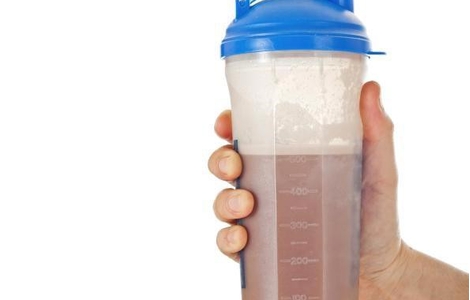 Trộn whey với sữa tươi có làm tăng lượng protein?