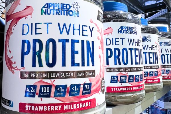 Applied Nutrition Diet Whey Protein 1.8kg vị Strawberry Milkshake (hình ảnh chỉ mang tính chất minh họa)