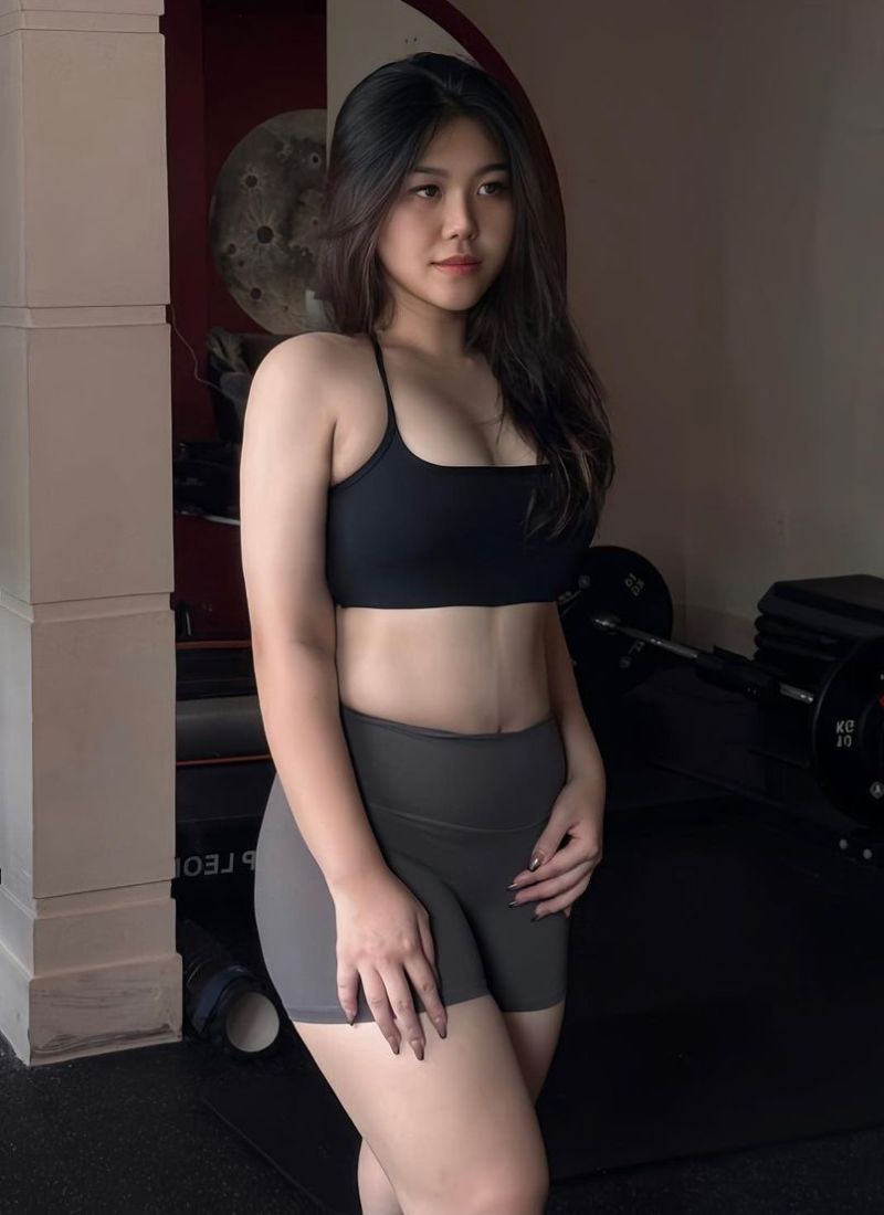 hình ảnh gái ngực to tập gym