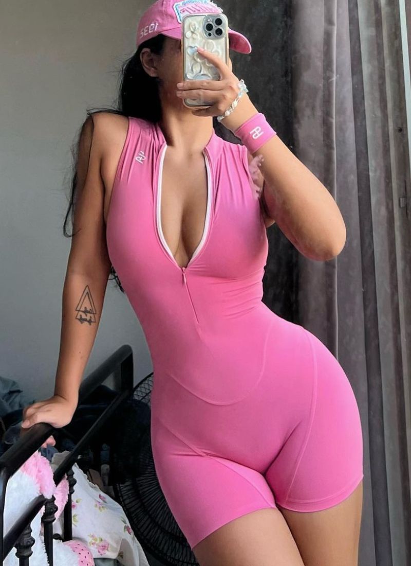 hình ảnh gái ngực to tập gym