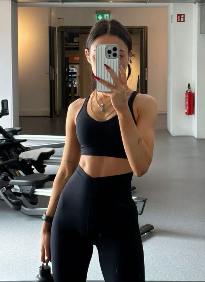 ảnh gái eo thon tập gym