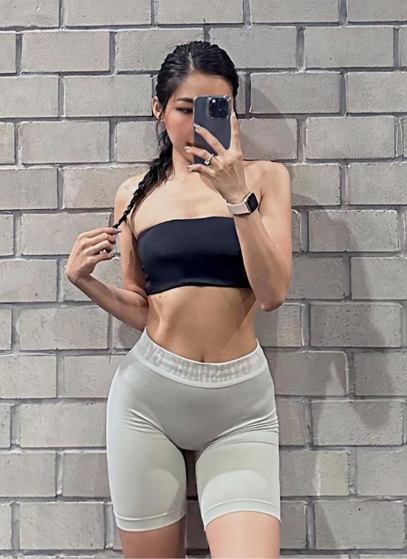 ảnh gái eo thon tập gym