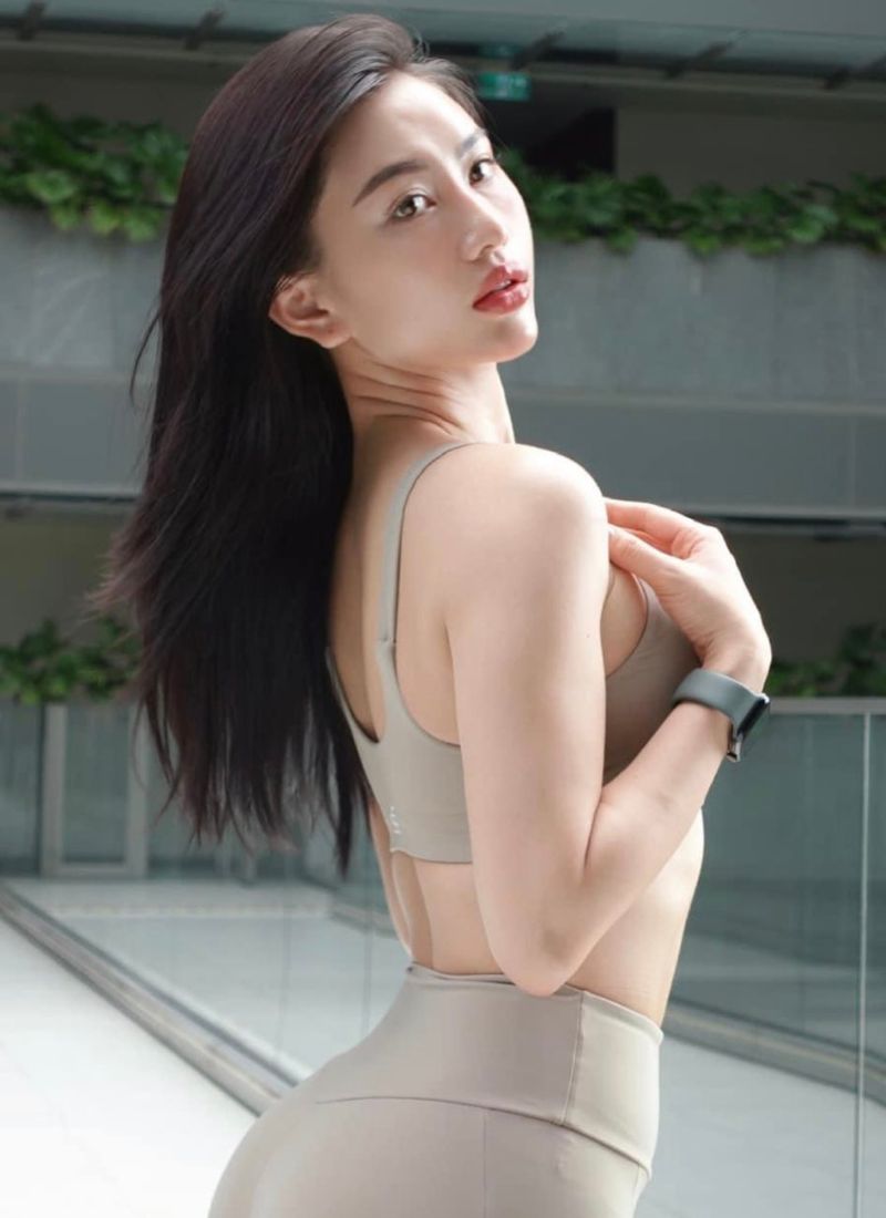 ảnh gái eo thon tập gym