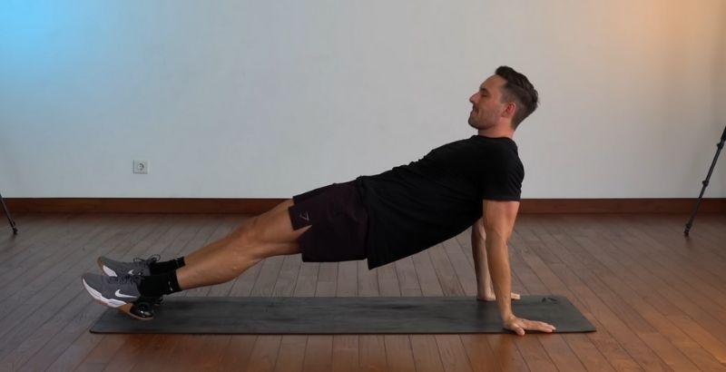 bài tập cơ bụng 6 múi học sinh reverse plank