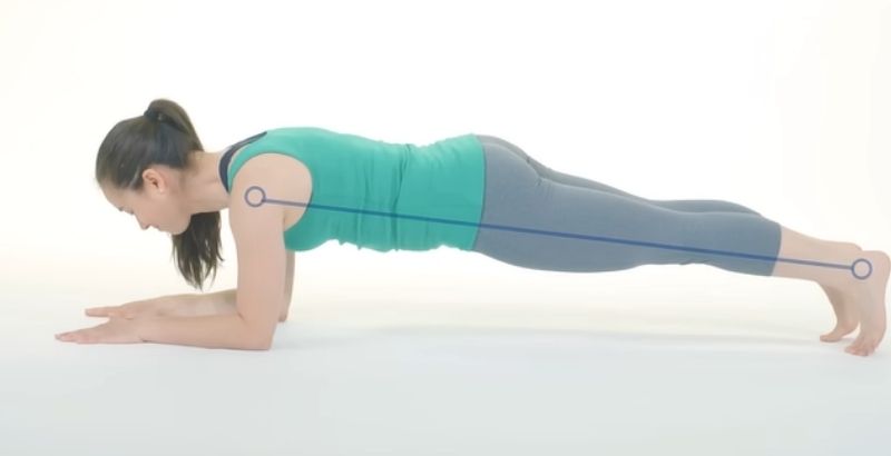 Tiếp tục duy trì tư thế plank đúng kỹ thuật