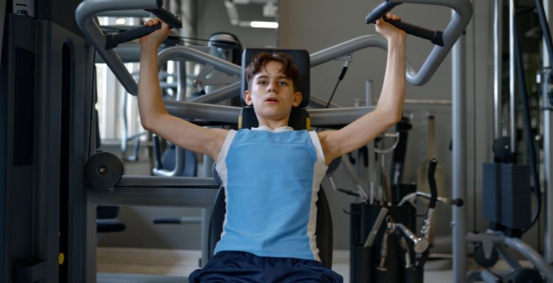 14 tuổi tập gym để tăng sức khỏe và sức bền