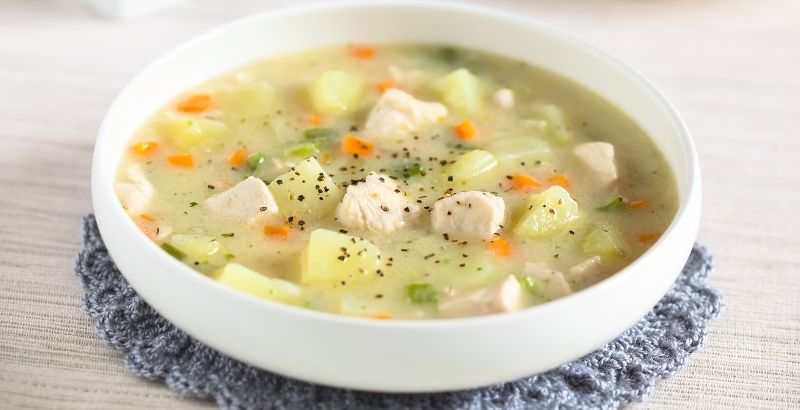 Ức gà nấu khoai tây (hình ảnh mang tính chất minh họa)