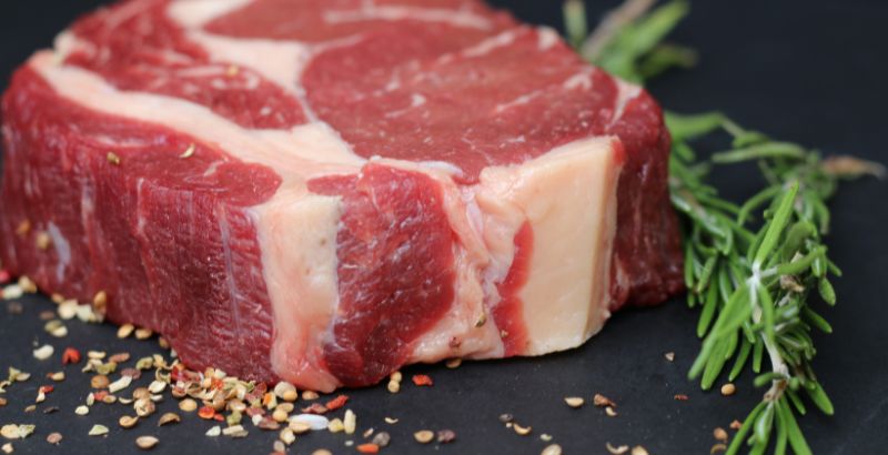 Thịt bò giàu protein rất tốt cho cơ bắp