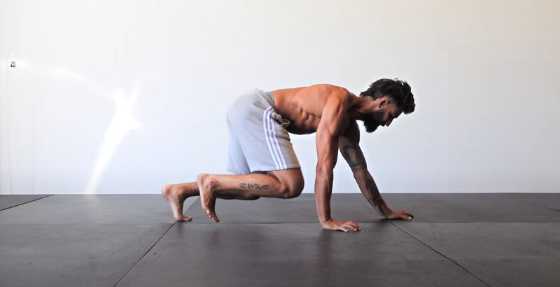 Hướng dẫn chi tiết tư thế Cat Crawl 